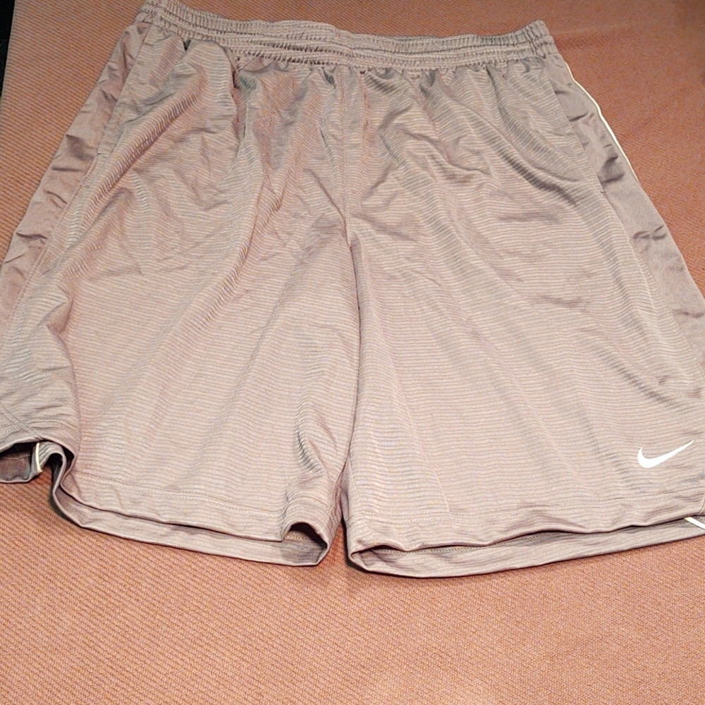 Nike men’s Athletic shorts - Picture 1 of 3